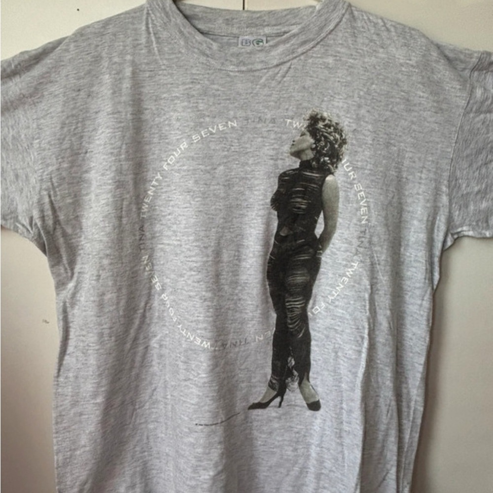 VINTAGE 1999 Tina Turner Gray Graphic TOUR T-Shirt